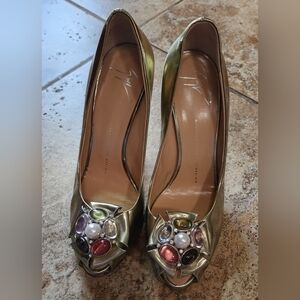 Giuseppe Zanotti Gold Heeled Shoes with Elegant Design